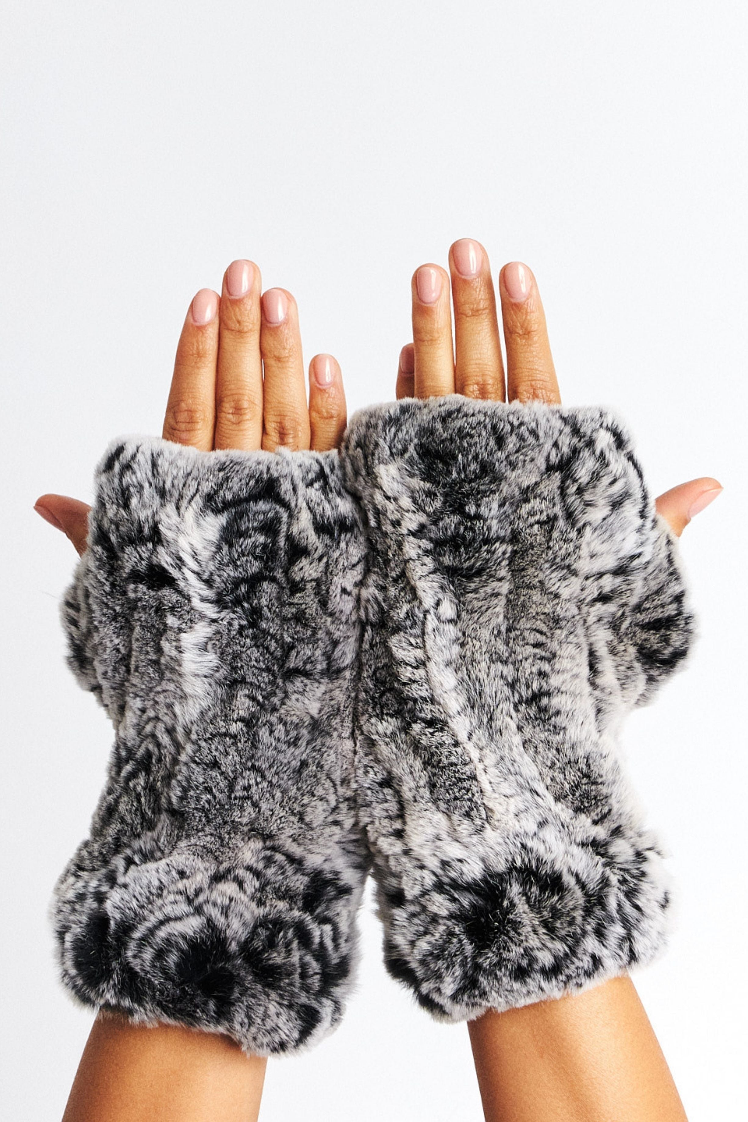 JADE Ash Grey Gloves by Retail Agenda