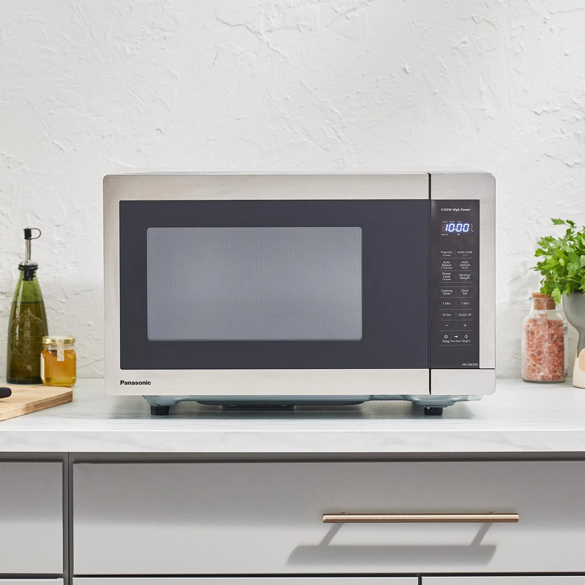 Panasonic 1.3 cu ft Countertop Microwave Oven in Glass Door